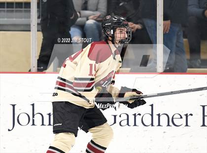Thumbnail 2 in Loomis vs. Avon Old Farms (Avon Christmas Classic Final) photogallery.