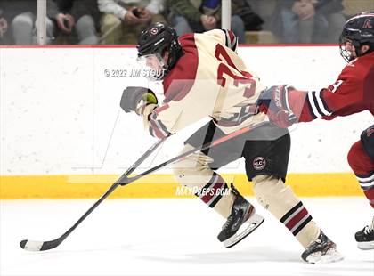 Thumbnail 3 in Loomis vs. Avon Old Farms (Avon Christmas Classic Final) photogallery.