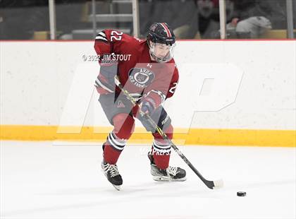 Thumbnail 3 in Loomis vs. Avon Old Farms (Avon Christmas Classic Final) photogallery.
