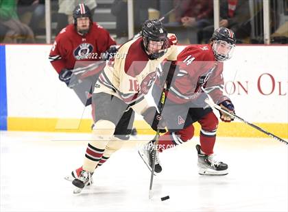 Thumbnail 3 in Loomis vs. Avon Old Farms (Avon Christmas Classic Final) photogallery.