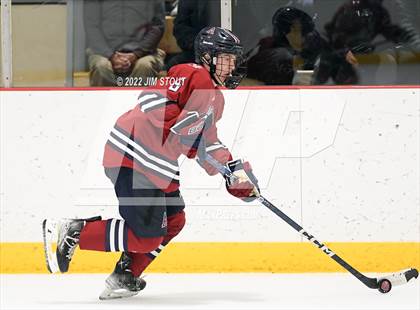 Thumbnail 1 in Loomis vs. Avon Old Farms (Avon Christmas Classic Final) photogallery.