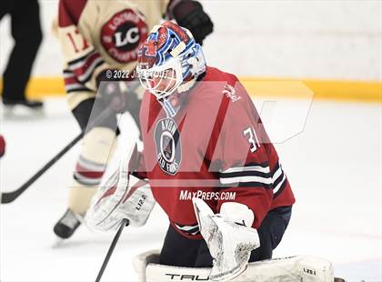 Thumbnail 1 in Loomis vs. Avon Old Farms (Avon Christmas Classic Final) photogallery.