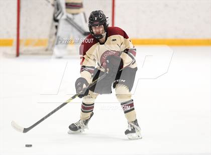 Thumbnail 3 in Loomis vs. Avon Old Farms (Avon Christmas Classic Final) photogallery.
