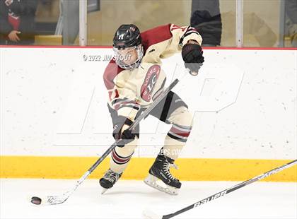 Thumbnail 2 in Loomis vs. Avon Old Farms (Avon Christmas Classic Final) photogallery.