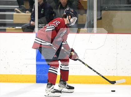 Thumbnail 3 in Loomis vs. Avon Old Farms (Avon Christmas Classic Final) photogallery.