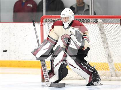 Thumbnail 3 in Loomis vs. Avon Old Farms (Avon Christmas Classic Final) photogallery.