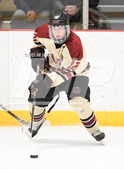 Thumbnail 2 in Loomis vs. Avon Old Farms (Avon Christmas Classic Final) photogallery.