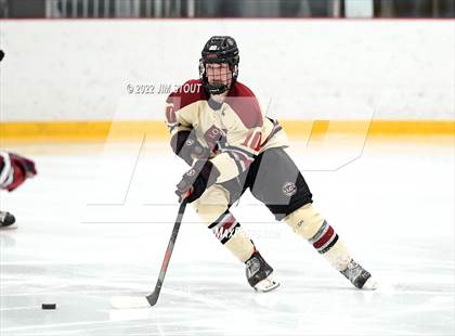 Thumbnail 1 in Loomis vs. Avon Old Farms (Avon Christmas Classic Final) photogallery.
