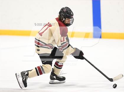 Thumbnail 2 in Loomis vs. Avon Old Farms (Avon Christmas Classic Final) photogallery.