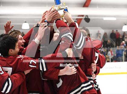 Thumbnail 3 in Loomis vs. Avon Old Farms (Avon Christmas Classic Final) photogallery.