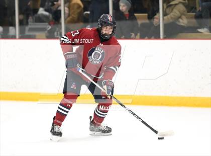 Thumbnail 2 in Loomis vs. Avon Old Farms (Avon Christmas Classic Final) photogallery.