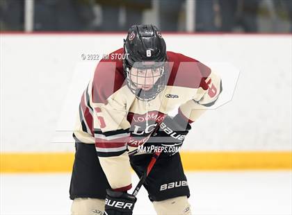 Thumbnail 2 in Loomis vs. Avon Old Farms (Avon Christmas Classic Final) photogallery.