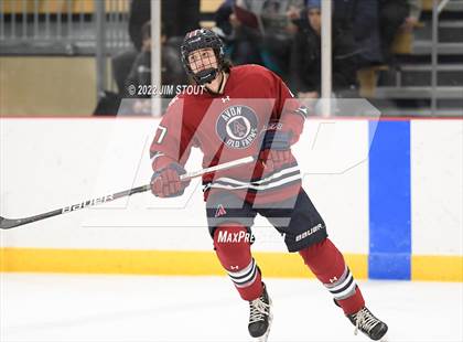 Thumbnail 2 in Loomis vs. Avon Old Farms (Avon Christmas Classic Final) photogallery.
