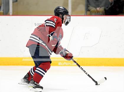 Thumbnail 3 in Loomis vs. Avon Old Farms (Avon Christmas Classic Final) photogallery.