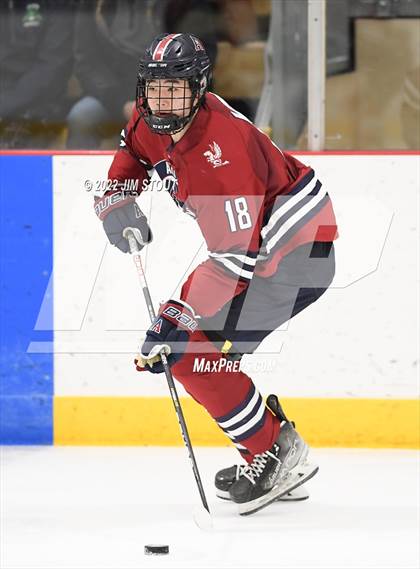 Thumbnail 3 in Loomis vs. Avon Old Farms (Avon Christmas Classic Final) photogallery.