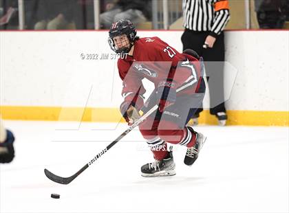 Thumbnail 2 in Loomis vs. Avon Old Farms (Avon Christmas Classic Final) photogallery.