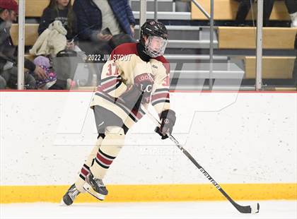 Thumbnail 1 in Loomis vs. Avon Old Farms (Avon Christmas Classic Final) photogallery.