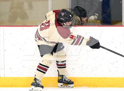 Thumbnail 2 in Loomis vs. Avon Old Farms (Avon Christmas Classic Final) photogallery.