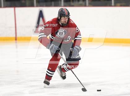 Thumbnail 3 in Loomis vs. Avon Old Farms (Avon Christmas Classic Final) photogallery.