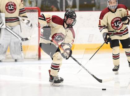 Thumbnail 2 in Loomis vs. Avon Old Farms (Avon Christmas Classic Final) photogallery.