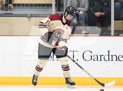 Thumbnail 2 in Loomis vs. Avon Old Farms (Avon Christmas Classic Final) photogallery.