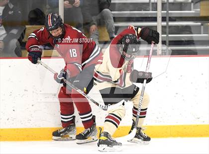 Thumbnail 3 in Loomis vs. Avon Old Farms (Avon Christmas Classic Final) photogallery.