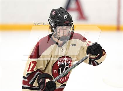 Thumbnail 2 in Loomis vs. Avon Old Farms (Avon Christmas Classic Final) photogallery.