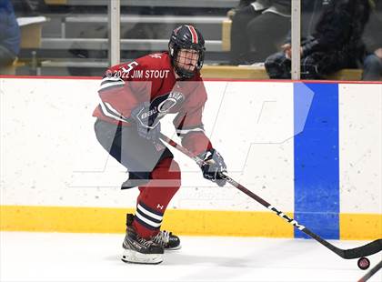 Thumbnail 3 in Loomis vs. Avon Old Farms (Avon Christmas Classic Final) photogallery.