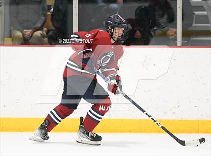 Thumbnail 2 in Loomis vs. Avon Old Farms (Avon Christmas Classic Final) photogallery.