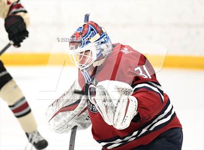Thumbnail 3 in Loomis vs. Avon Old Farms (Avon Christmas Classic Final) photogallery.
