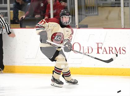 Thumbnail 2 in Loomis vs. Avon Old Farms (Avon Christmas Classic Final) photogallery.