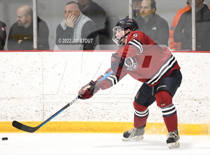 Thumbnail 1 in Loomis vs. Avon Old Farms (Avon Christmas Classic Final) photogallery.