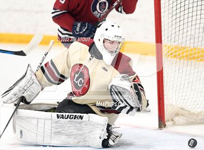 Thumbnail 3 in Loomis vs. Avon Old Farms (Avon Christmas Classic Final) photogallery.