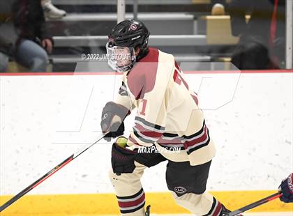 Thumbnail 2 in Loomis vs. Avon Old Farms (Avon Christmas Classic Final) photogallery.