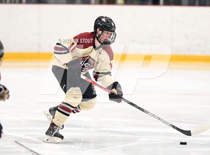 Thumbnail 1 in Loomis vs. Avon Old Farms (Avon Christmas Classic Final) photogallery.