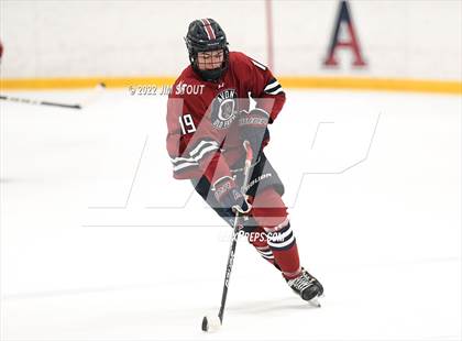 Thumbnail 2 in Loomis vs. Avon Old Farms (Avon Christmas Classic Final) photogallery.