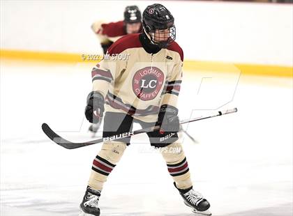 Thumbnail 3 in Loomis vs. Avon Old Farms (Avon Christmas Classic Final) photogallery.
