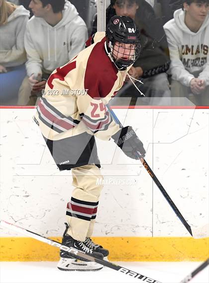 Thumbnail 3 in Loomis vs. Avon Old Farms (Avon Christmas Classic Final) photogallery.