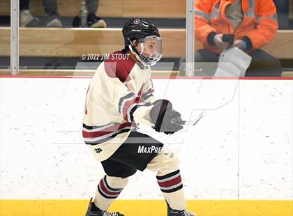 Thumbnail 2 in Loomis vs. Avon Old Farms (Avon Christmas Classic Final) photogallery.