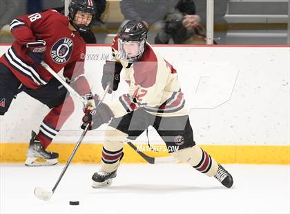 Thumbnail 3 in Loomis vs. Avon Old Farms (Avon Christmas Classic Final) photogallery.