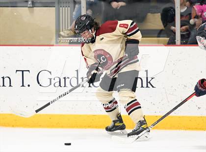 Thumbnail 3 in Loomis vs. Avon Old Farms (Avon Christmas Classic Final) photogallery.