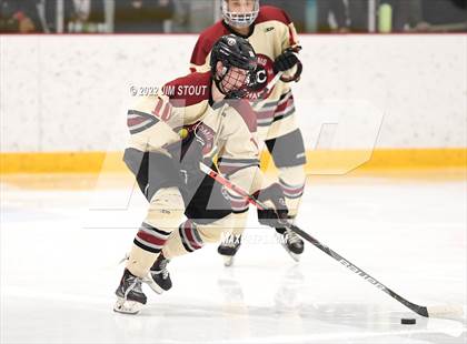 Thumbnail 3 in Loomis vs. Avon Old Farms (Avon Christmas Classic Final) photogallery.
