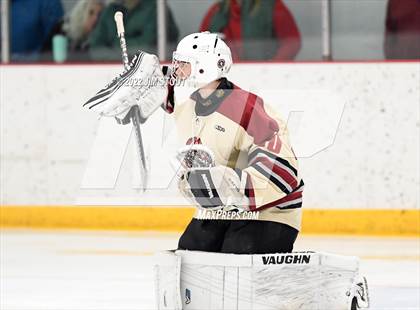 Thumbnail 3 in Loomis vs. Avon Old Farms (Avon Christmas Classic Final) photogallery.