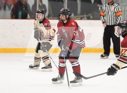 Thumbnail 2 in Loomis vs. Avon Old Farms (Avon Christmas Classic Final) photogallery.
