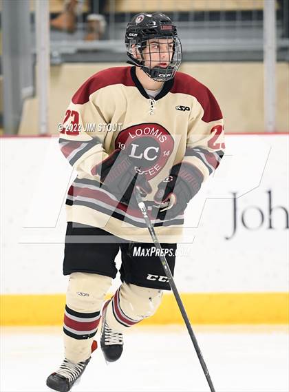 Thumbnail 1 in Loomis vs. Avon Old Farms (Avon Christmas Classic Final) photogallery.
