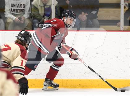 Thumbnail 2 in Loomis vs. Avon Old Farms (Avon Christmas Classic Final) photogallery.