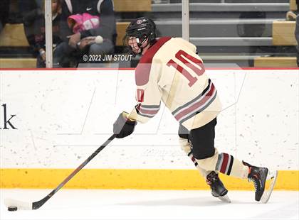 Thumbnail 1 in Loomis vs. Avon Old Farms (Avon Christmas Classic Final) photogallery.