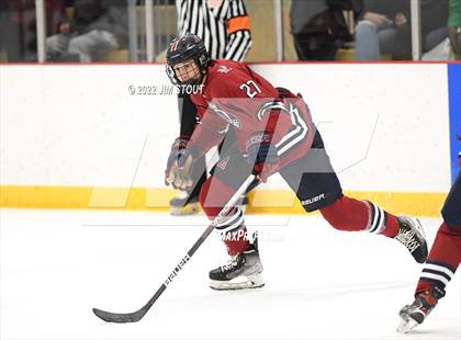 Thumbnail 1 in Loomis vs. Avon Old Farms (Avon Christmas Classic Final) photogallery.