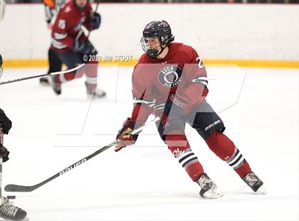 Thumbnail 3 in Loomis vs. Avon Old Farms (Avon Christmas Classic Final) photogallery.