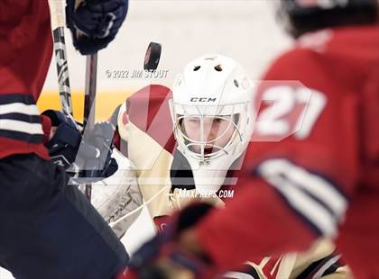 Thumbnail 2 in Loomis vs. Avon Old Farms (Avon Christmas Classic Final) photogallery.